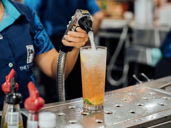 mooloolaba-surf-club-filling-glass-with-soft-drink