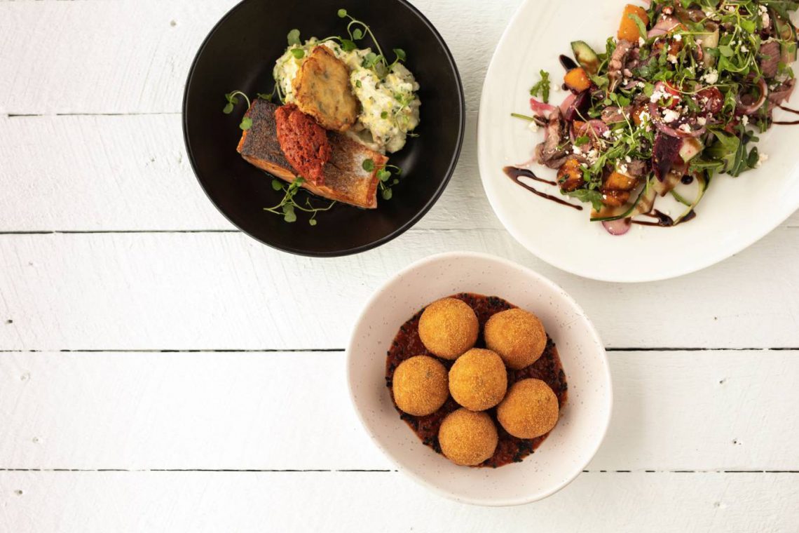 mooloolaba-surf-club-food-fish-arancini-salad