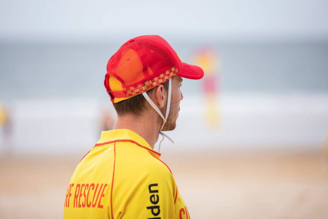 mooloolaba-surf-club-surf-lifesaver-watching-swimmers