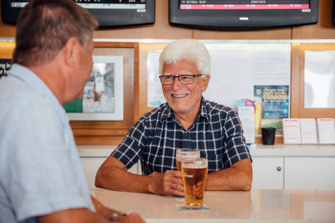 mooloolaba-surf-club-tab-smiling-men-drinking-beer